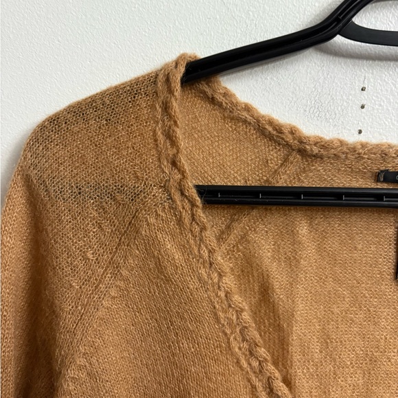 Scotch & Soda Women's V-Neck Sweater in Warm Tan size 1 - Picture 4 of 9